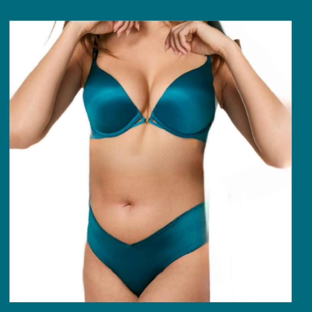 Victoria's Secret Matching Bombshell Bra & Strappy Cheeky Panty Set - 32D/Small